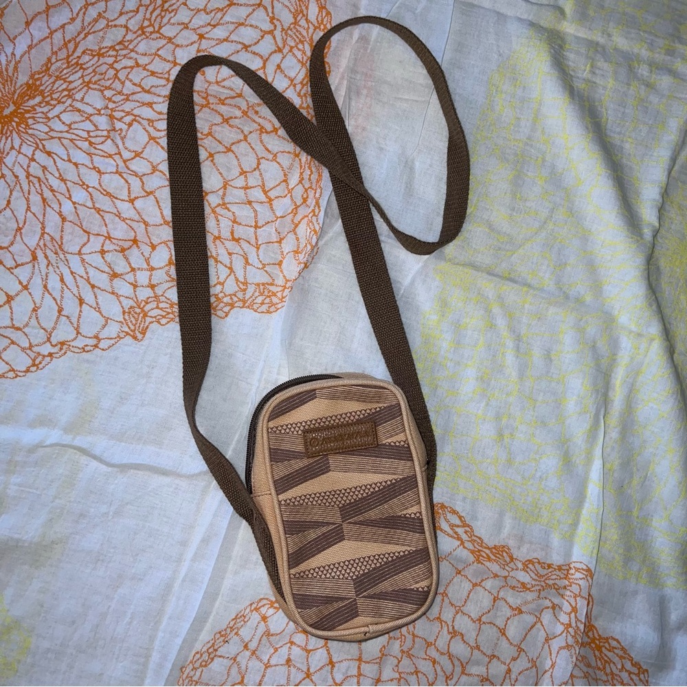 Manaola Crossbody